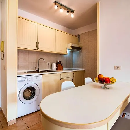 Lovely 1-bedroom Whit Pool *