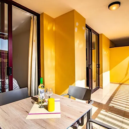 Apartment Lovely 1-bedroom Whit Pool