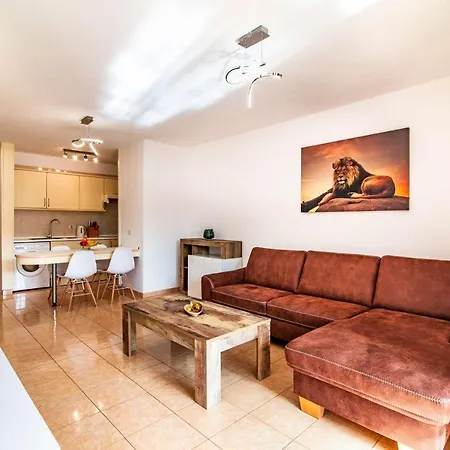 Lovely 1-bedroom Whit Pool *
